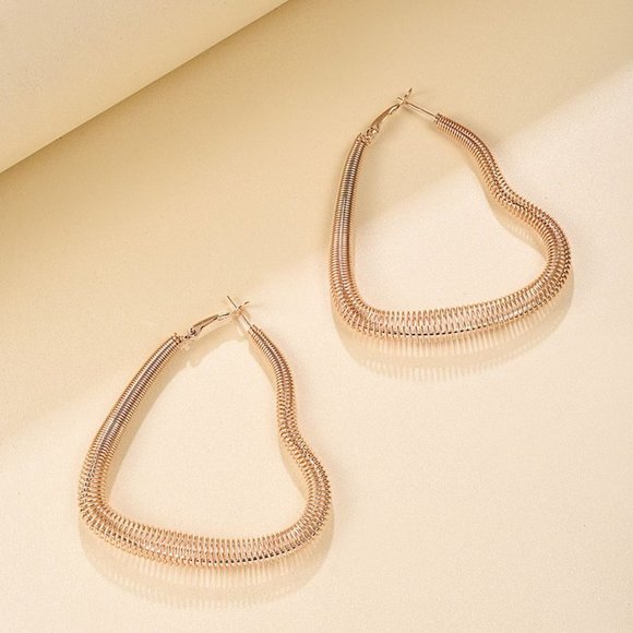 Beautiful Arnaments Heart Shape Wiry In-Between-Spaces Gold Earrings - Picture 1 of 2